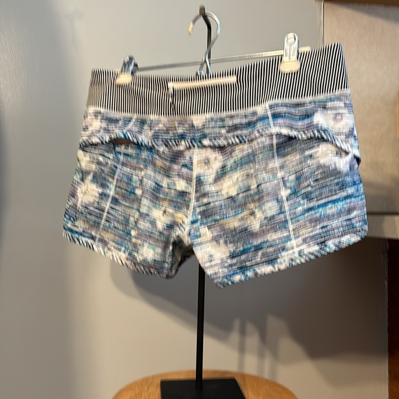 LULULEMON SPEED UP SHORTS - Picture 4 of 6